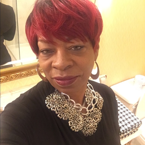 Meet your Posher, Flora - Picture 1 of 1